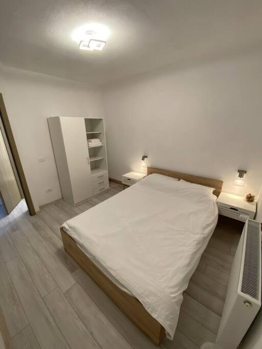 Black& White Apartment Braşov Eksteriør bilde